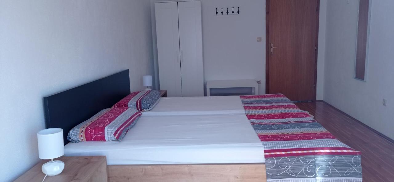 Apartmani Barisic Трогир Екстериор снимка